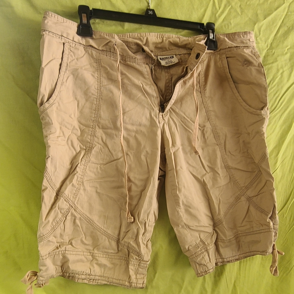 Magellan khaki Bermuda short